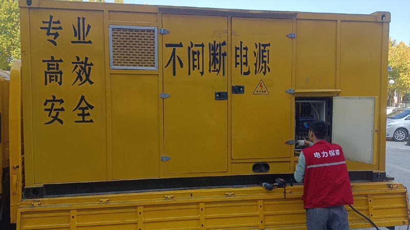 富顺柴油发电机组和UPS电源配合使用时，如何避免切换过程中的电力中断？