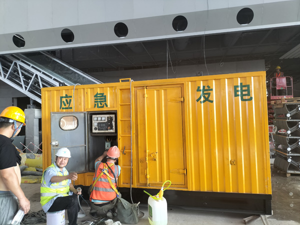 富顺怎样判断空气滤清器是否需要更换？